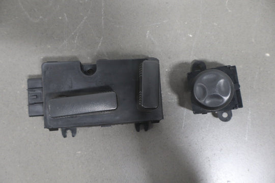 2003 - 2007 Hummer H2 - Driver Left Power Seat Adjuster Switch W/ Bezel 88942385