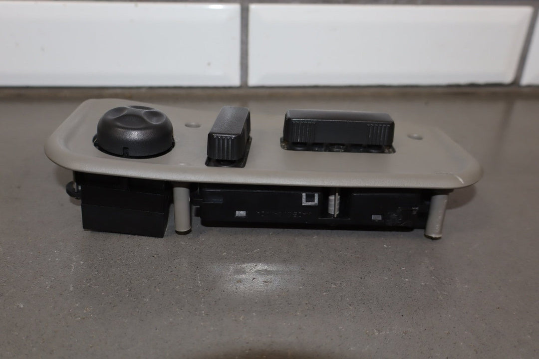 2003 - 2007 Hummer H2 - Driver Left Power Seat Adjuster Switch W/ Bezel 88942385