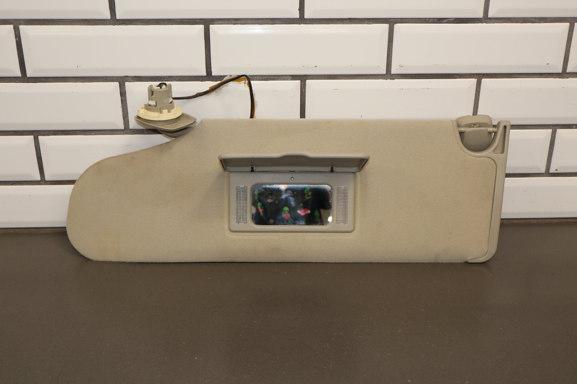 2003-2007 Hummer H2 Driver Sun Visor 15938026 OEM
