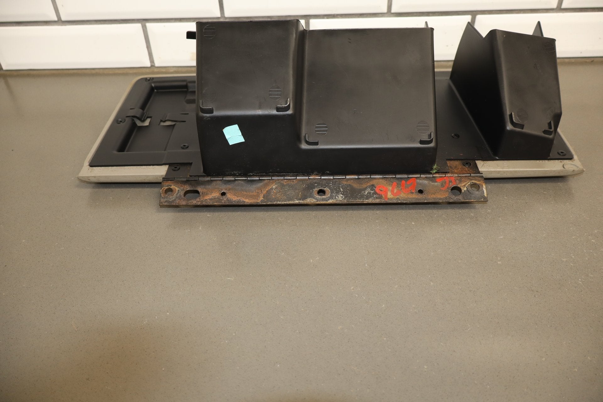 2003-2007 Hummer H2- Glove Box Wheat 502