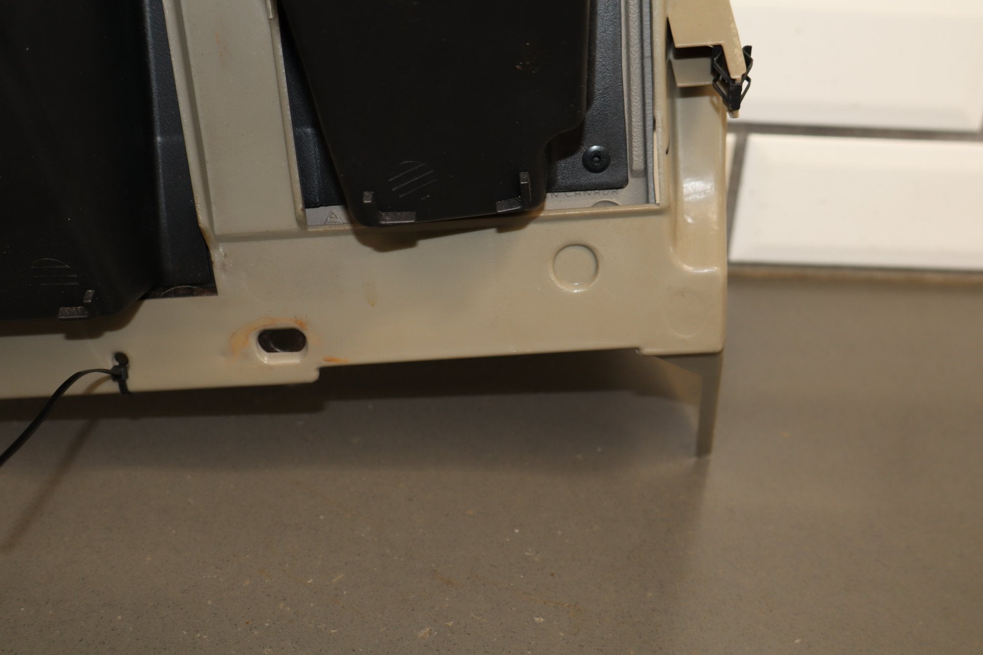 2003-2007 Hummer H2- Glove Box Wheat 502