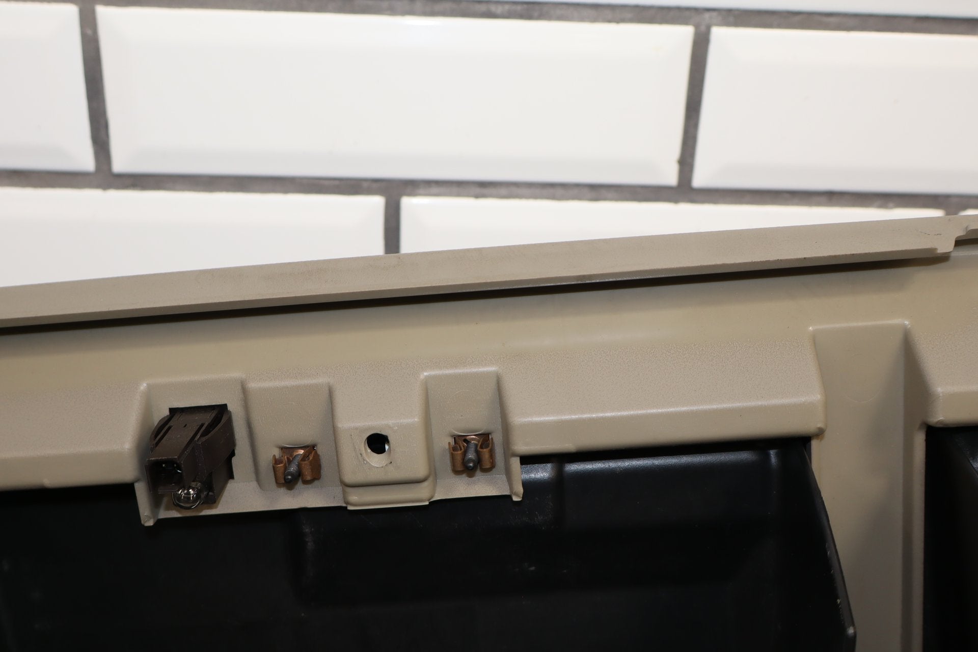 2003-2007 Hummer H2- Glove Box Wheat 502