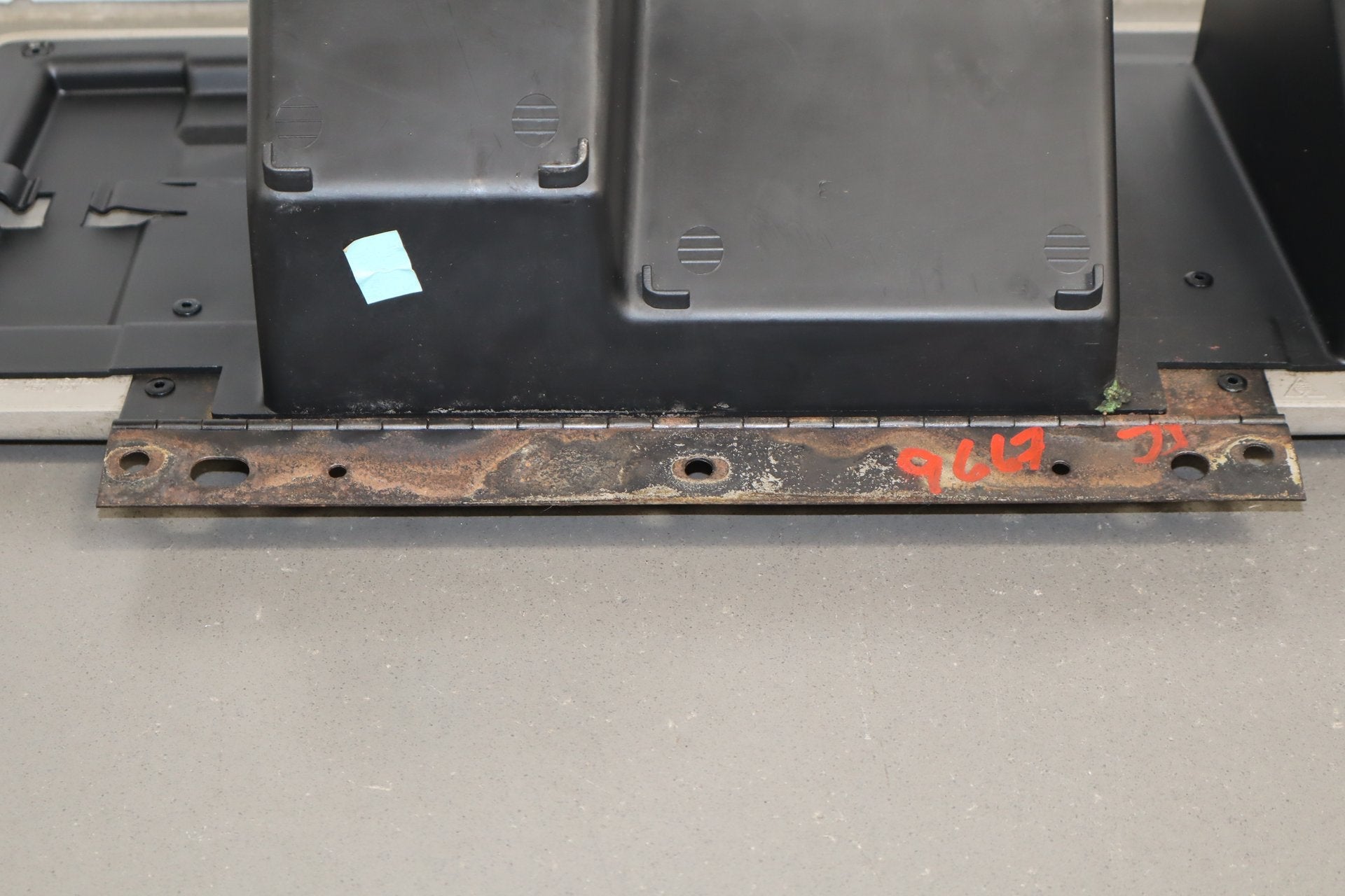 2003-2007 Hummer H2- Glove Box Wheat 502