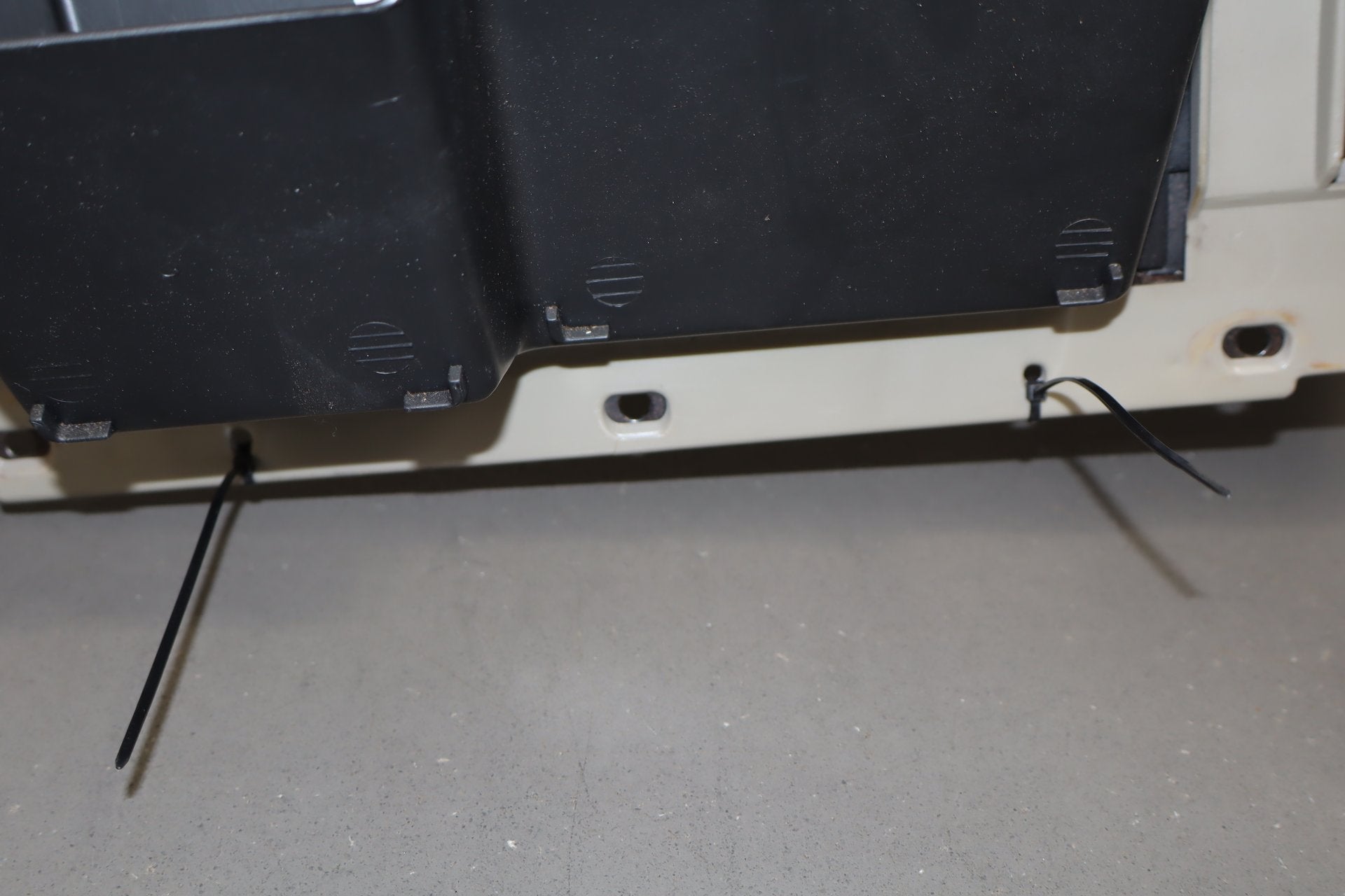 2003-2007 Hummer H2- Glove Box Wheat 502