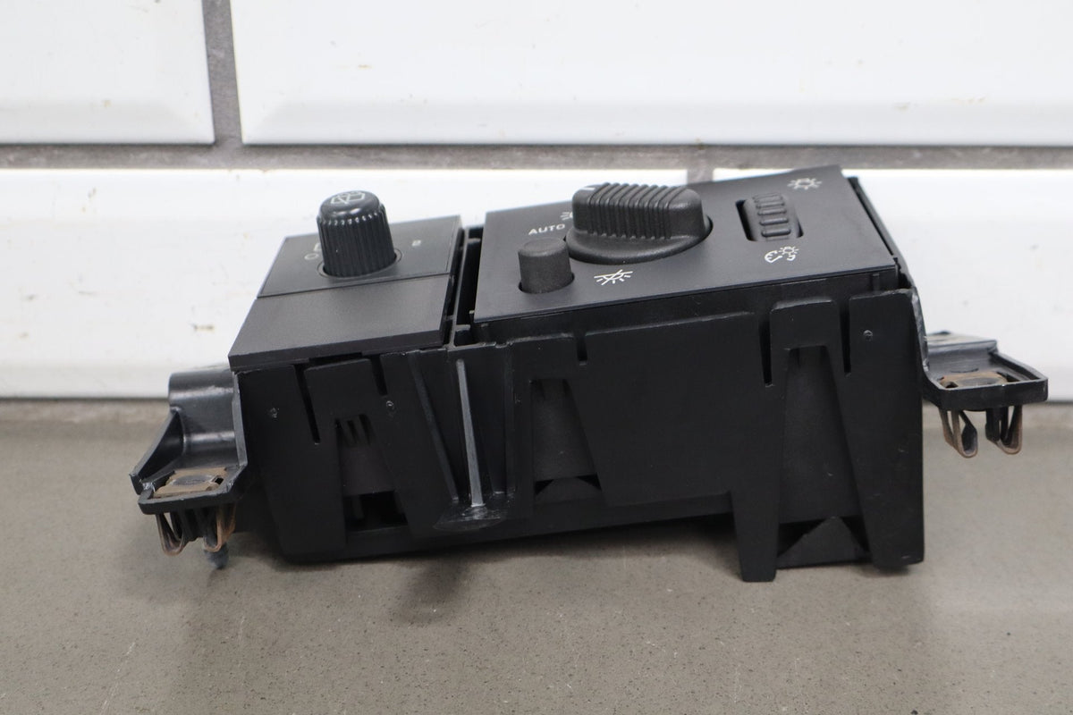 2003-2007 Hummer H2 Headlight Switch W/ Mount Panel