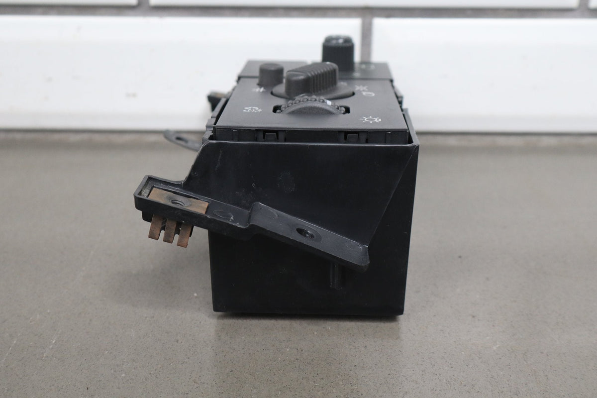 2003-2007 Hummer H2 Headlight Switch W/ Mount Panel