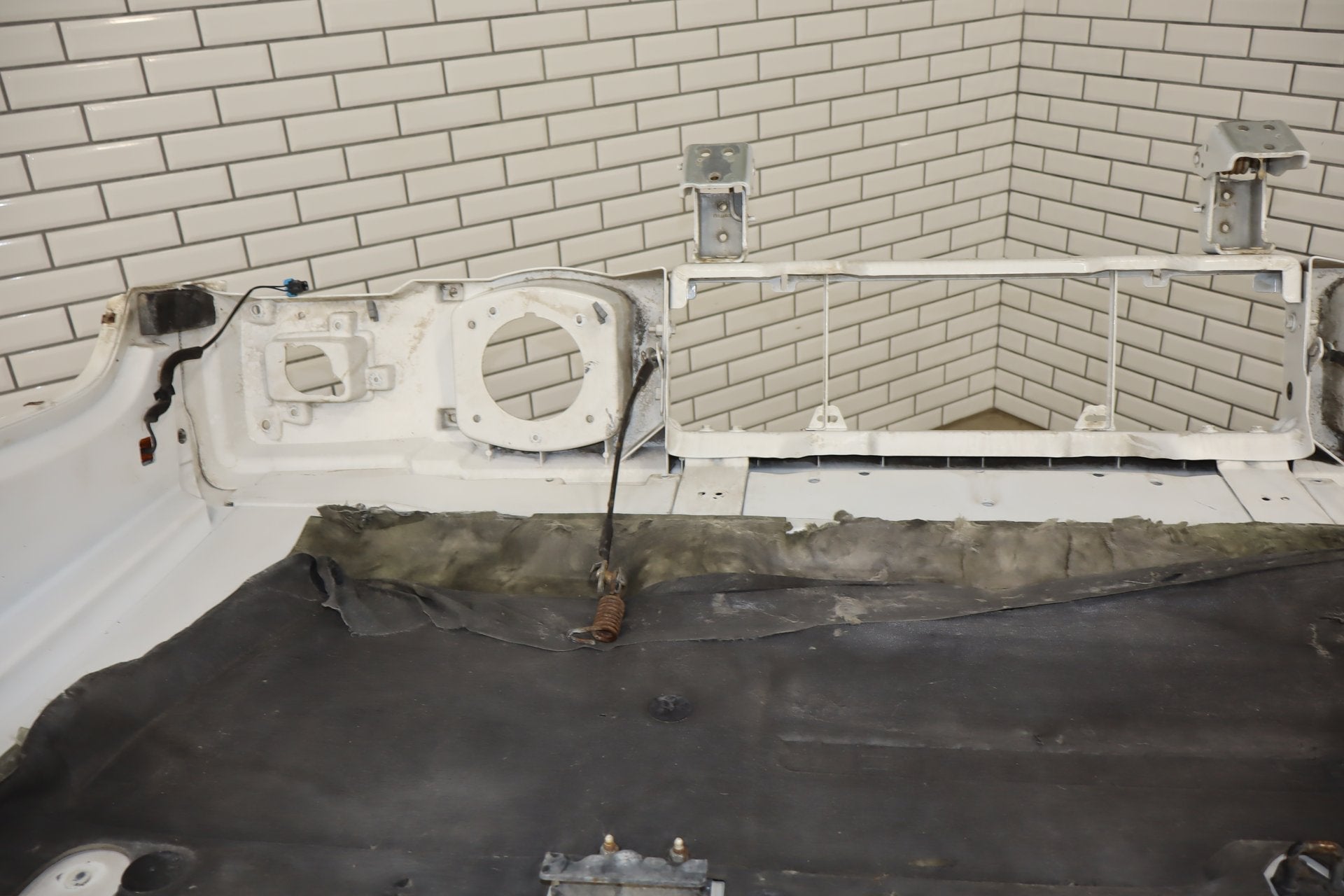 2003-2007 Hummer H2 Hood Olympic White 50 15927860