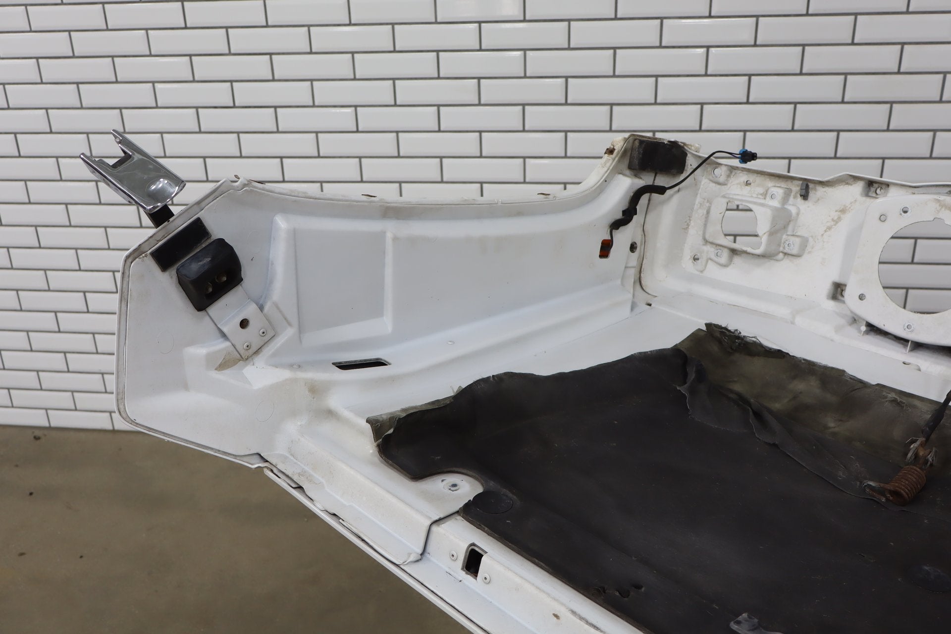 2003-2007 Hummer H2 Hood Olympic White 50 15927860
