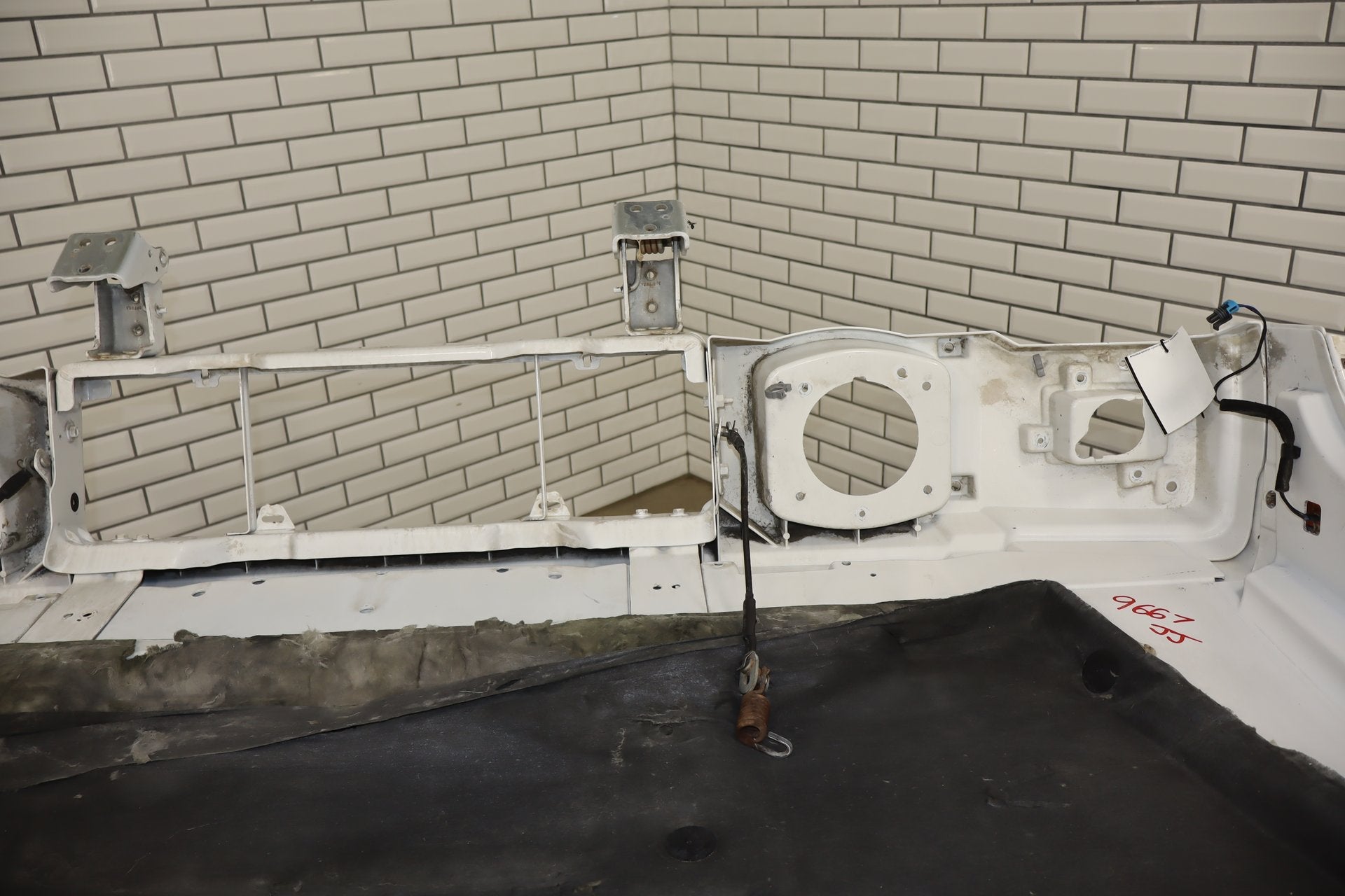 2003-2007 Hummer H2 Hood Olympic White 50 15927860