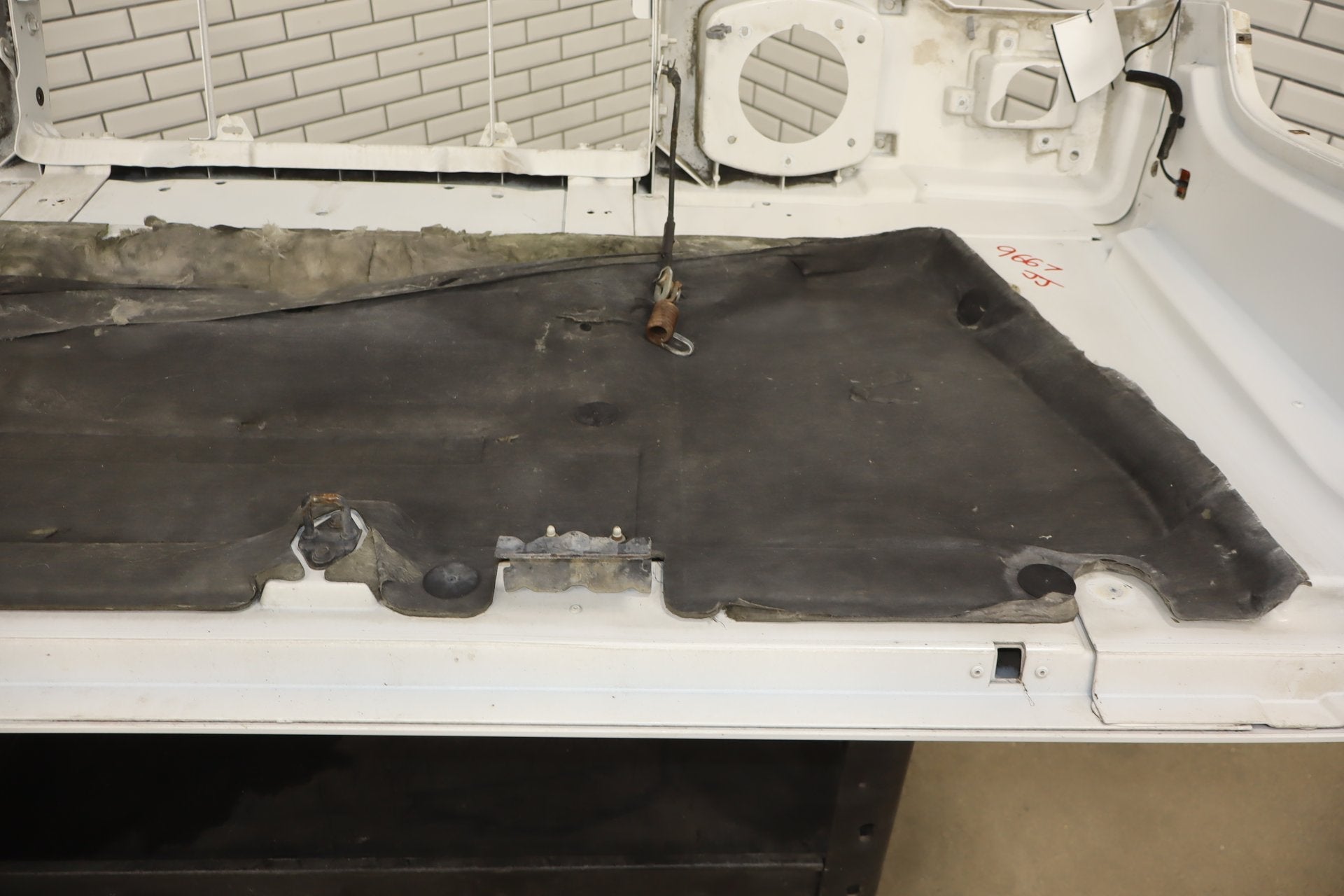 2003-2007 Hummer H2 Hood Olympic White 50 15927860