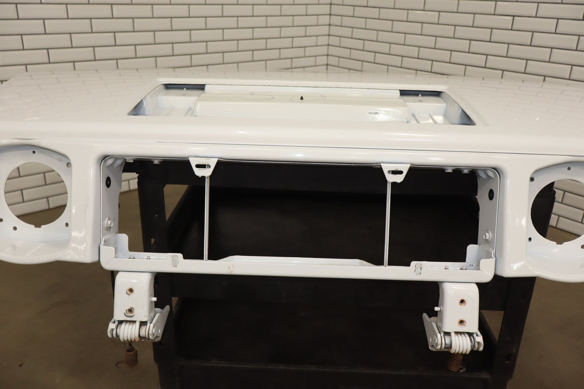 2003-2007 Hummer H2 Hood Olympic White 50 15927860