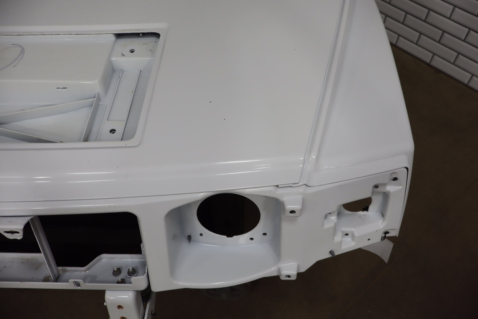 2003-2007 Hummer H2 Hood Olympic White 50 15927860