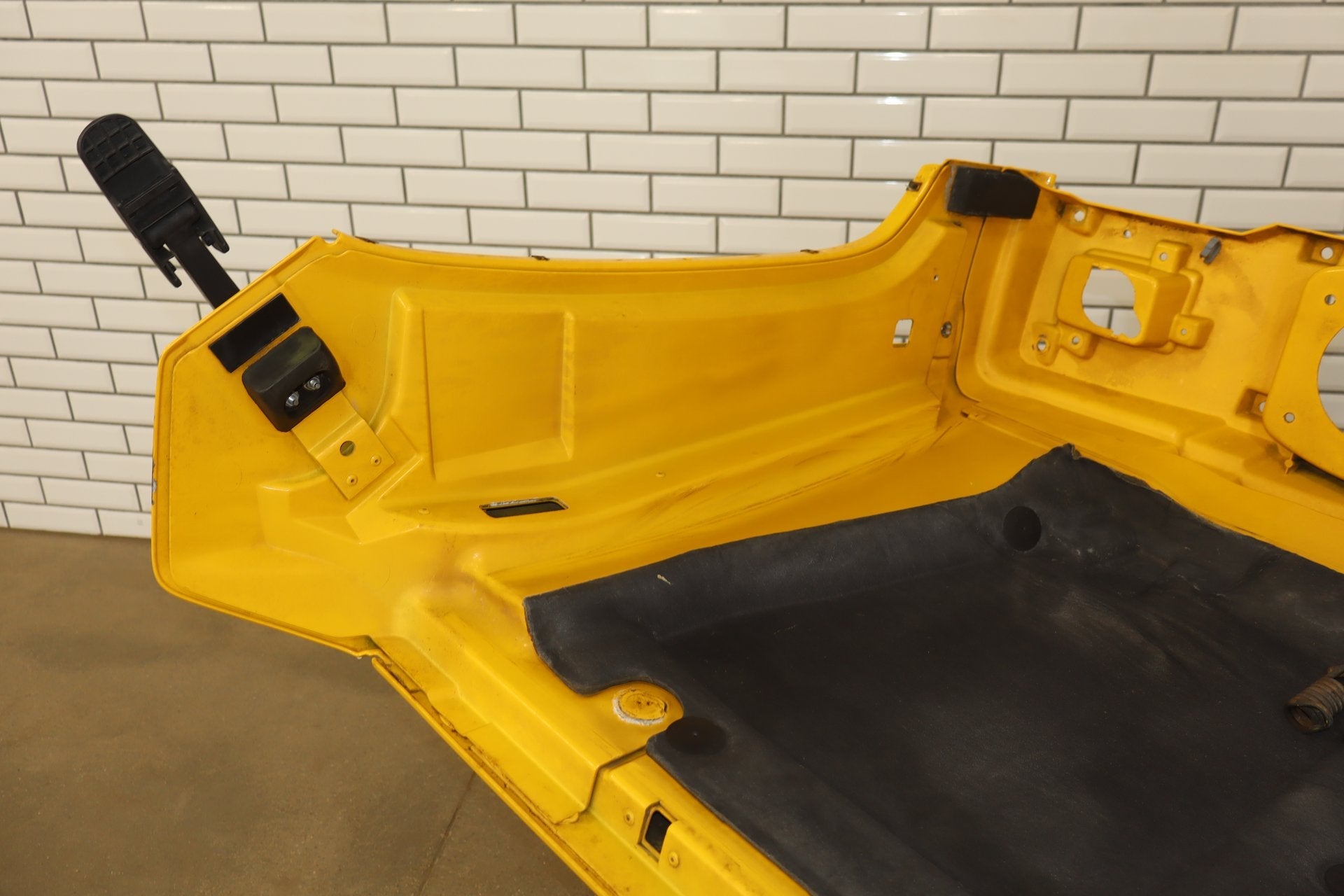 2003-2007 Hummer H2 Hood Yellow 41 15927860