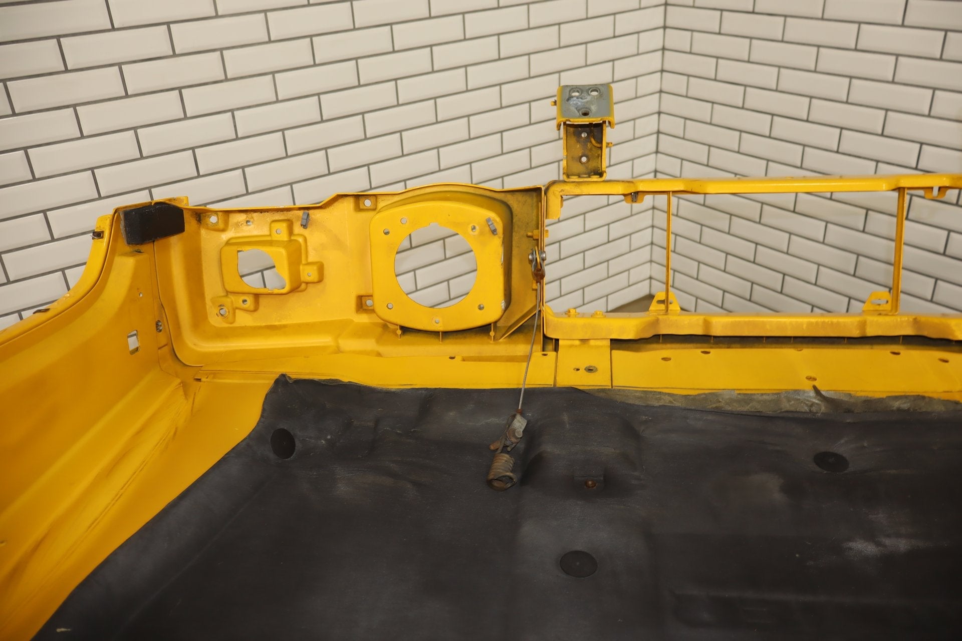 2003-2007 Hummer H2 Hood Yellow 41 15927860