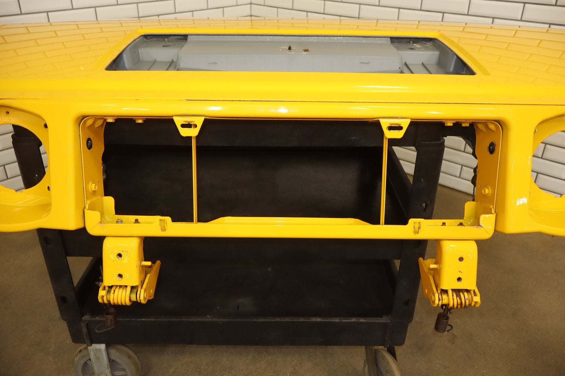 2003-2007 Hummer H2 Hood Yellow 43 15927860