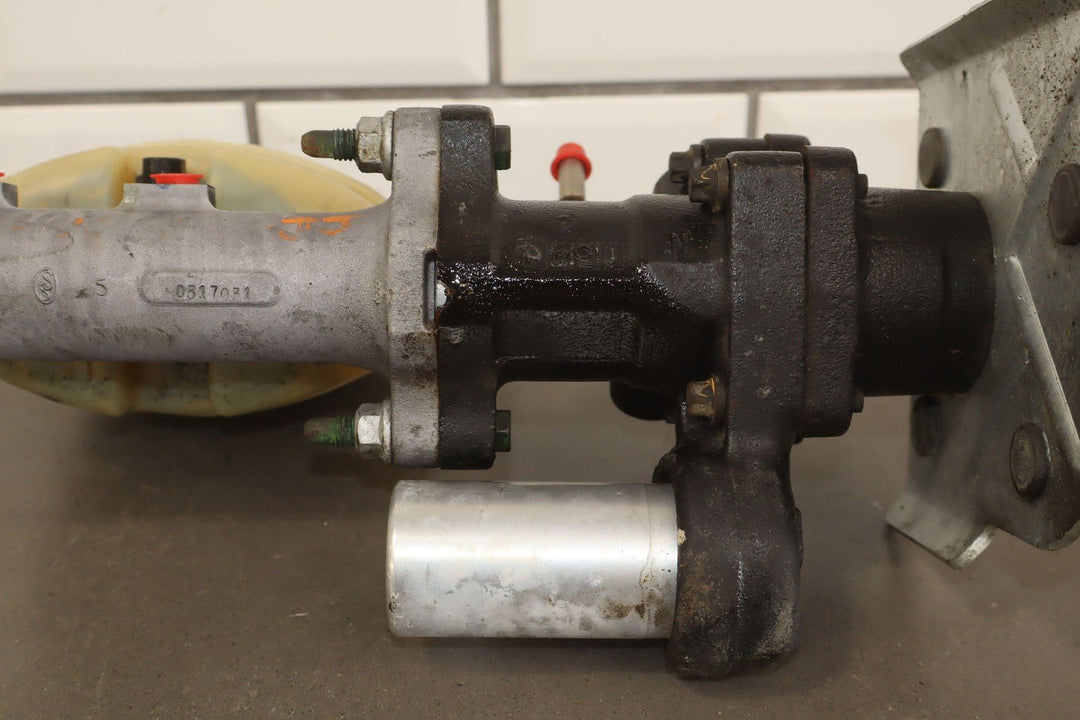 2003 - 2007 Hummer H2 Hydroboost Brake Power Booster Master Cylinder W/Reservoir
