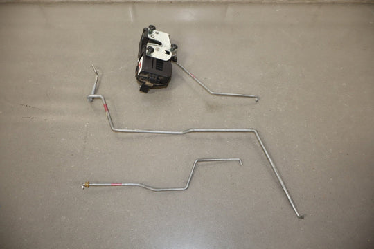 2003 - 2007 Hummer H2 Left Front Door Latch 15182168 OEM