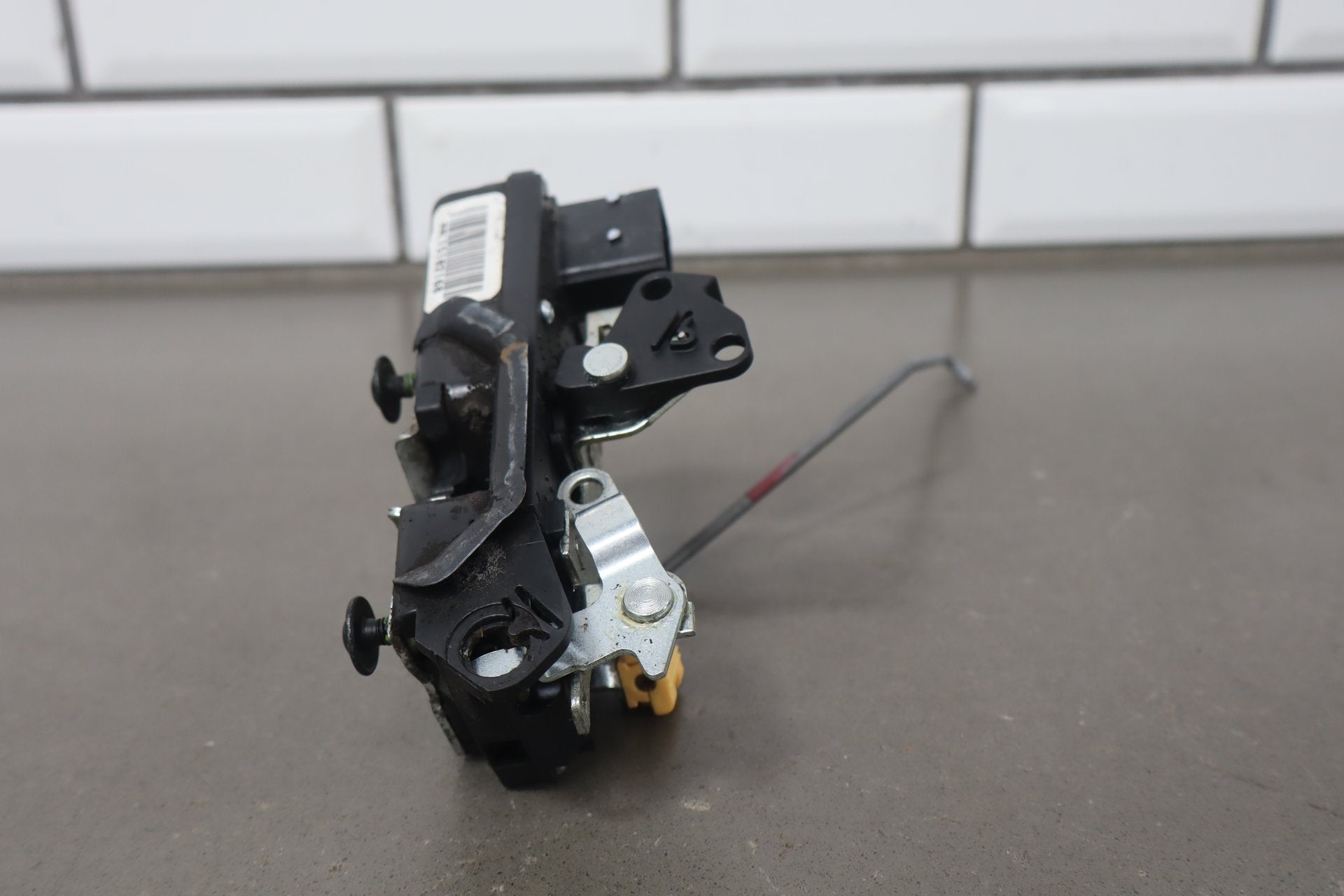 2003-2007 Hummer H2- Left Front Door Latch 15816392