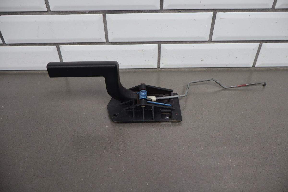 2003-2007 Hummer H2 - Left Front Door Latch 15816392