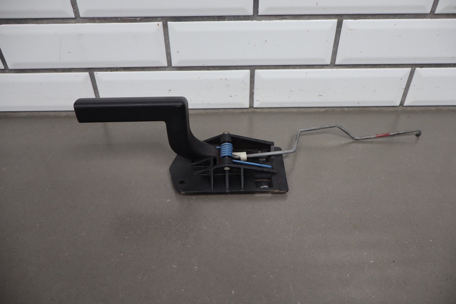 2003-2007 Hummer H2 - Left Front Door Latch 15816392