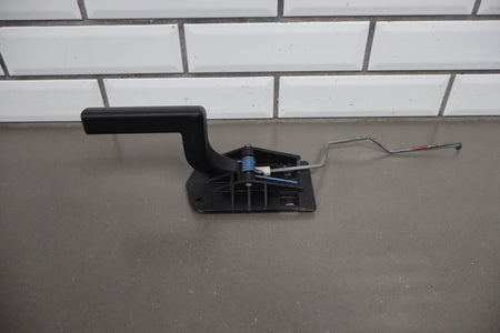 2003-2007 Hummer H2 - Left Front Door Latch 15816392