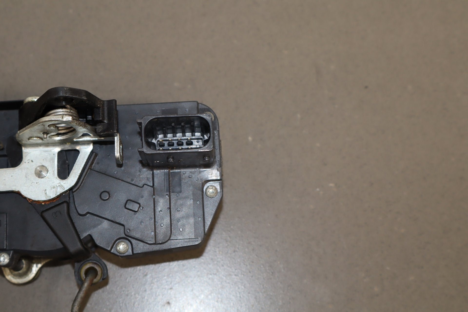 2003-2007 Hummer H2- Left Front Door Latch 15816392