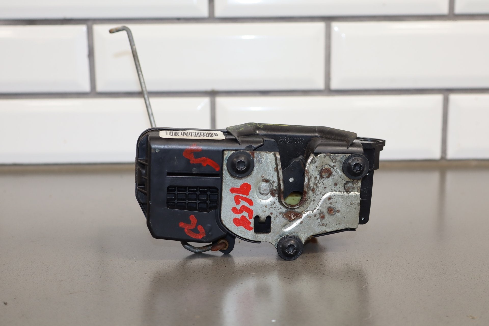 2003-2007 Hummer H2- Left Front Door Latch 15816392