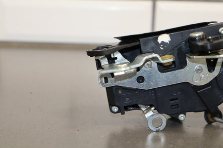 2003-2007 Hummer H2- Left Front Door Latch 15816392