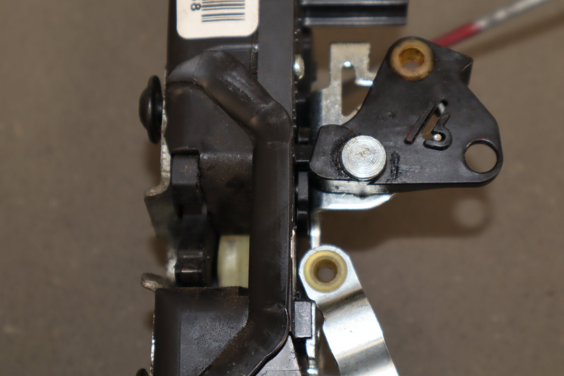2003-2007 Hummer H2- Left Front Door Latch 15816392