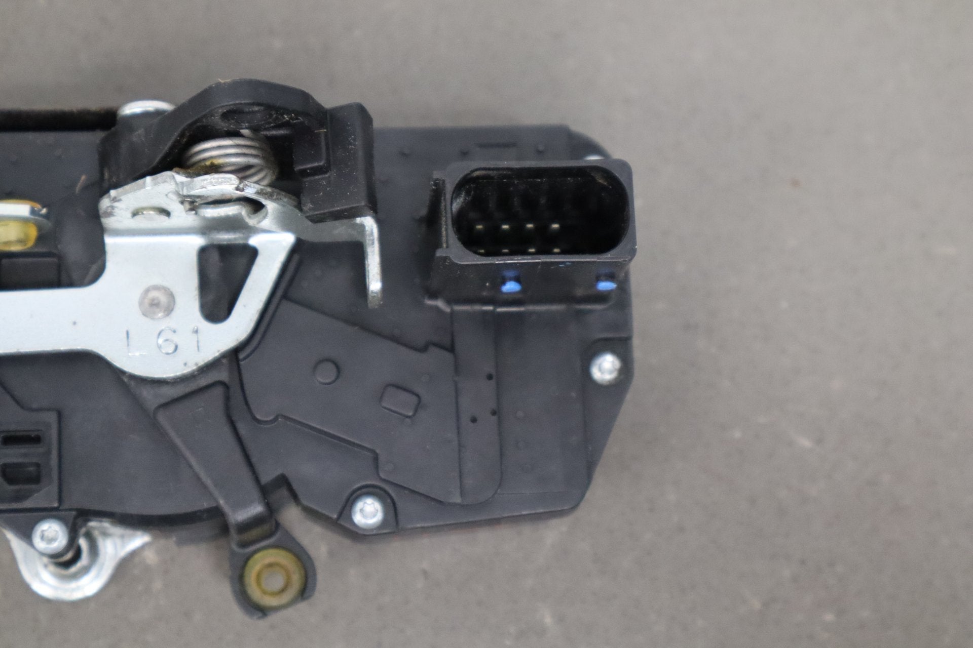2003-2007 Hummer H2 - Left Front Door Latch 15816392