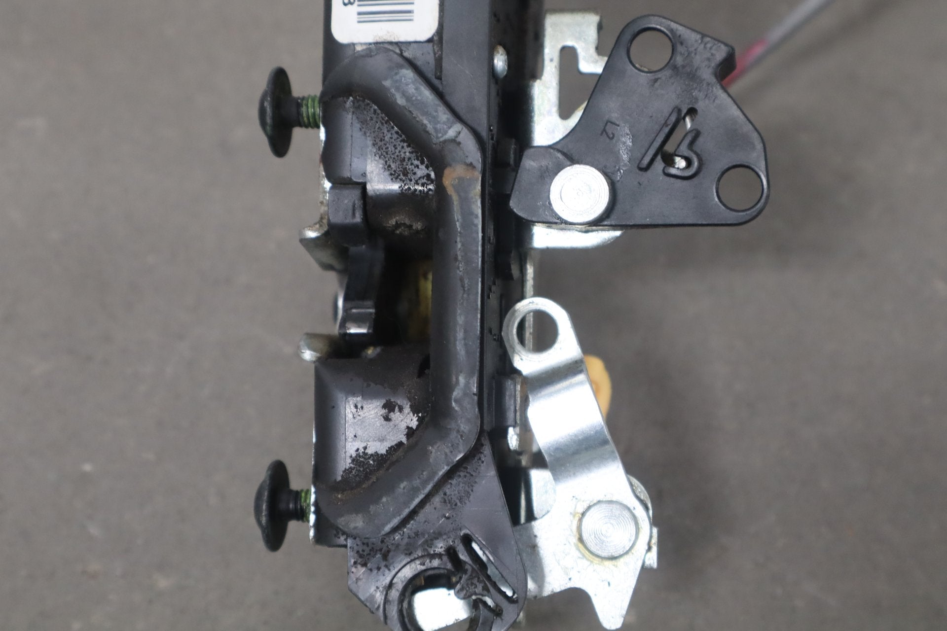 2003-2007 Hummer H2- Left Front Door Latch 15816392