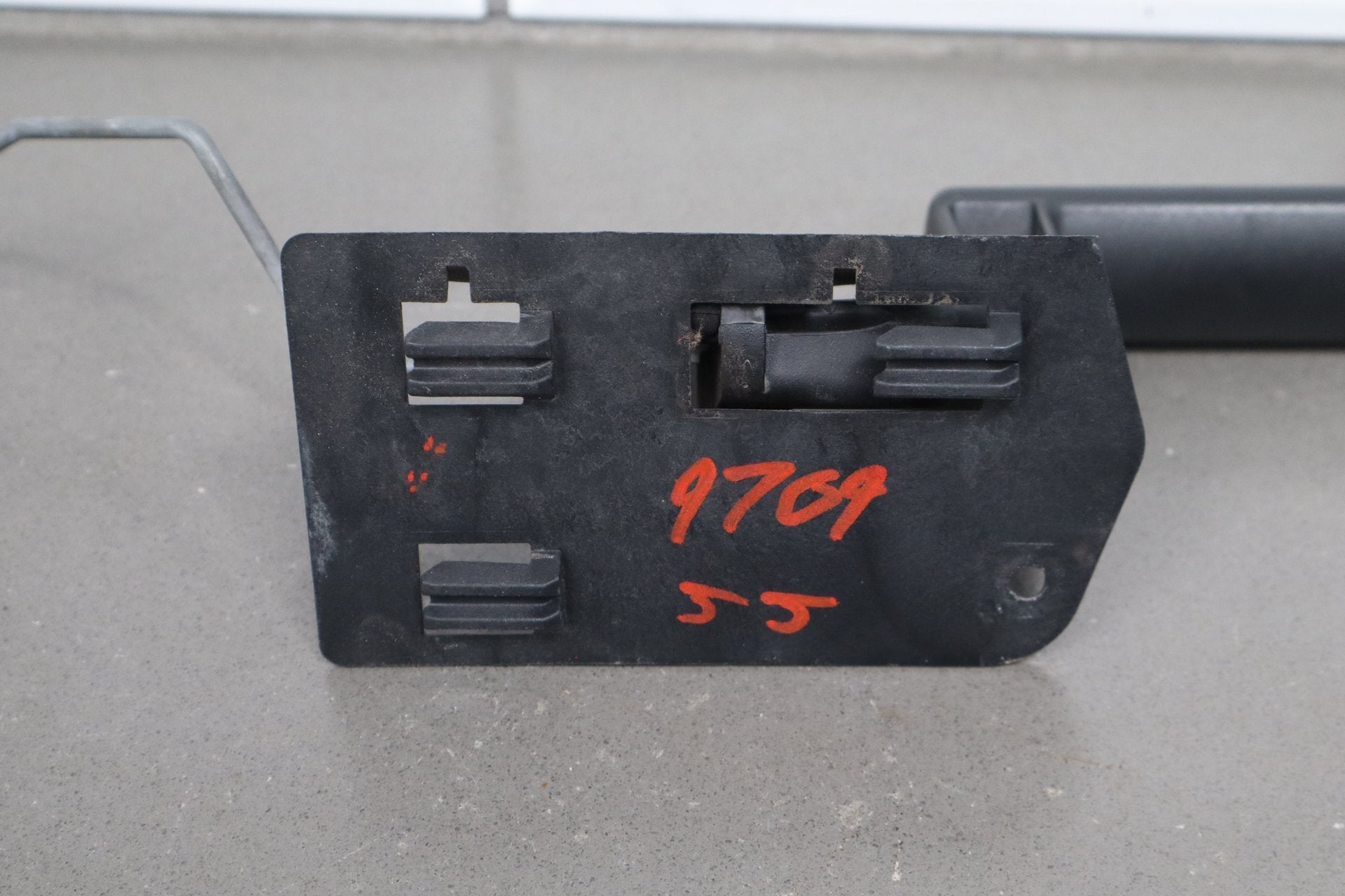 2003-2007 Hummer H2 - Left Front Door Latch 15816392