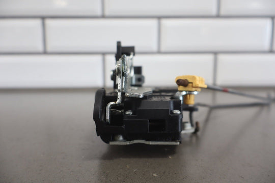 2003 - 2007 Hummer H2 - Left Front Door Latch 15816392