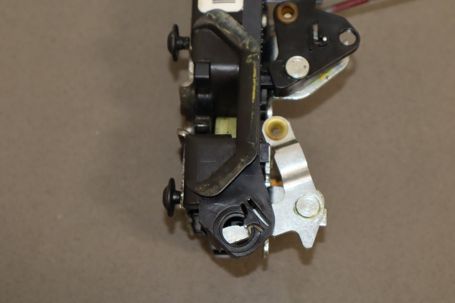 2003-2007 Hummer H2- Left Front Door Latch 15816392