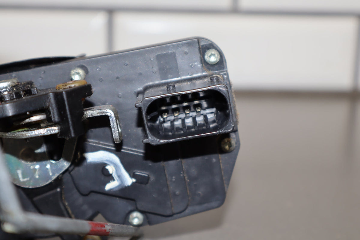 2003-2007 Hummer H2- Left Front Door Latch 15816392