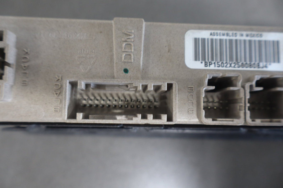 2003 - 2007 Hummer H2 - Left Front Master Window Switch W/ Bezel