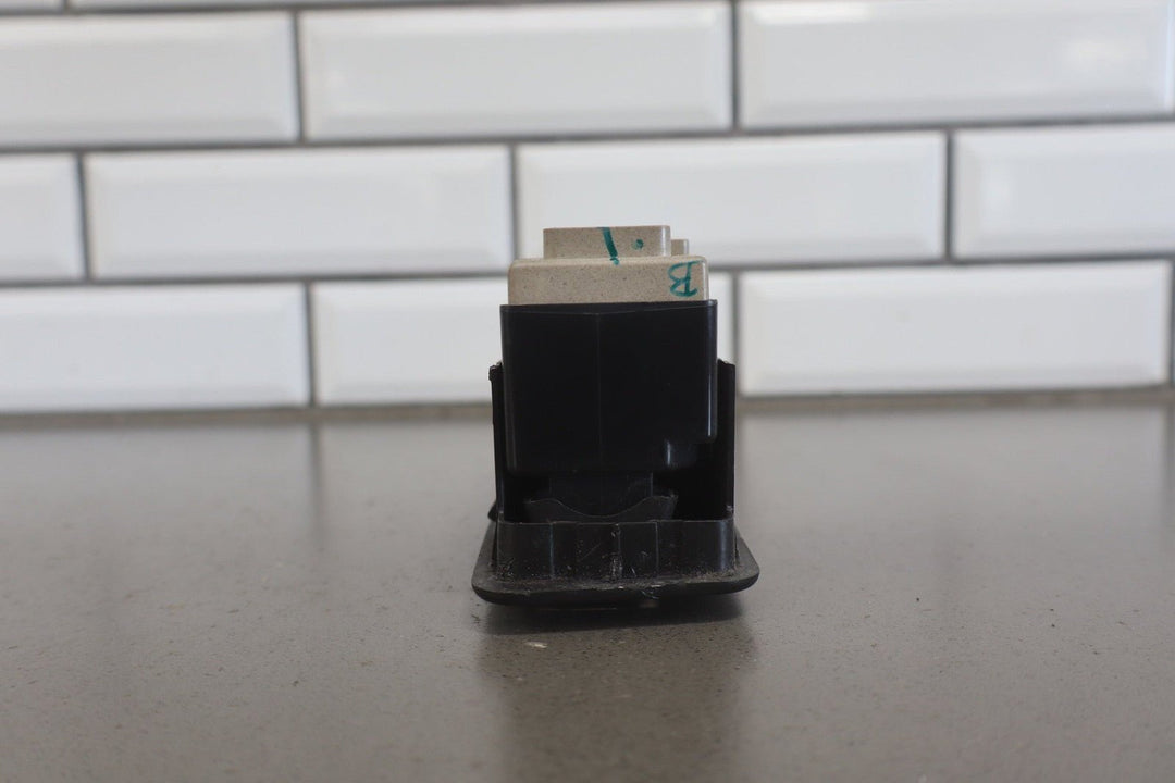 2003 - 2007 Hummer H2 - Left Front Master Window Switch W/ Bezel