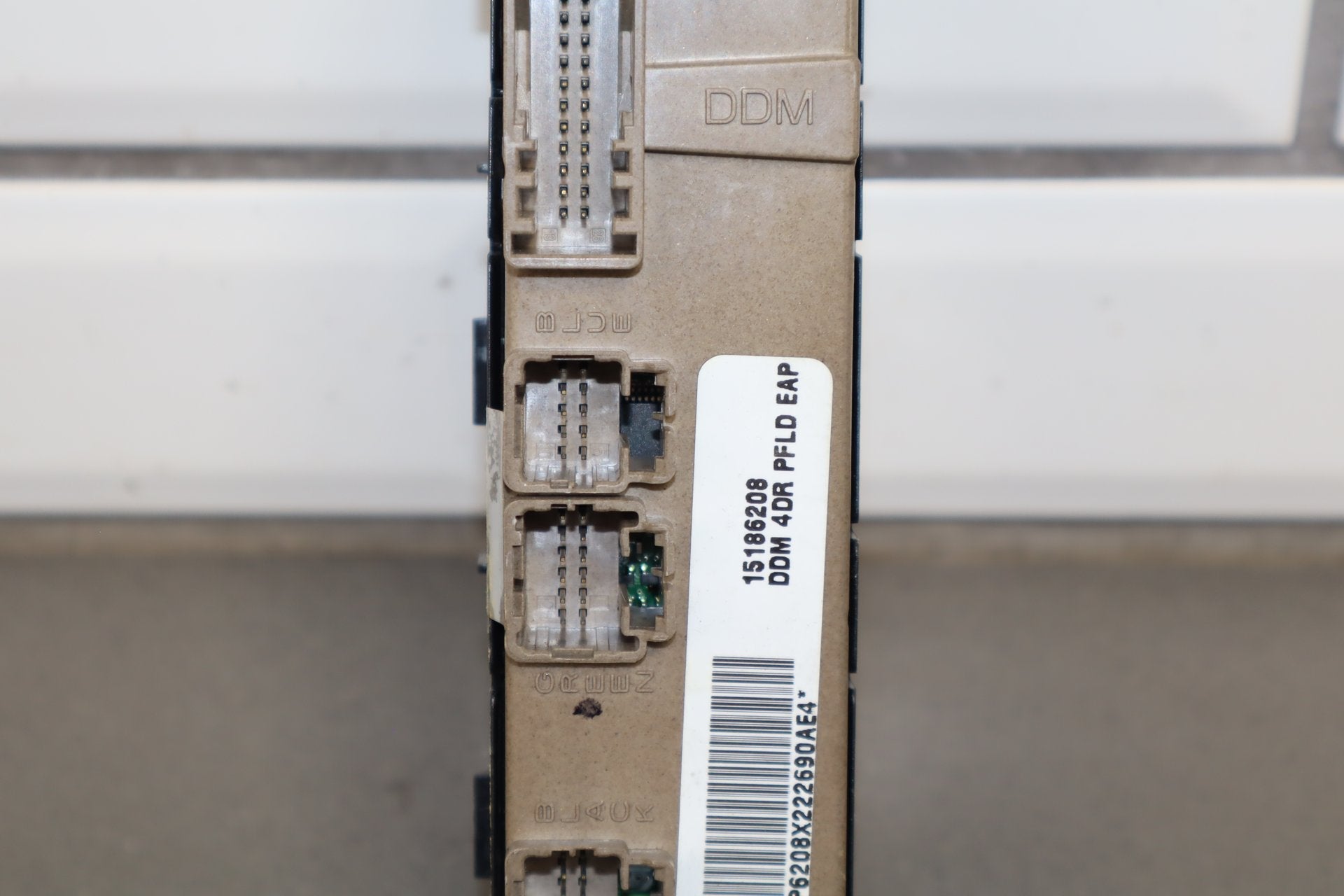 2003-2007 Hummer H2- Left Front Window Switch