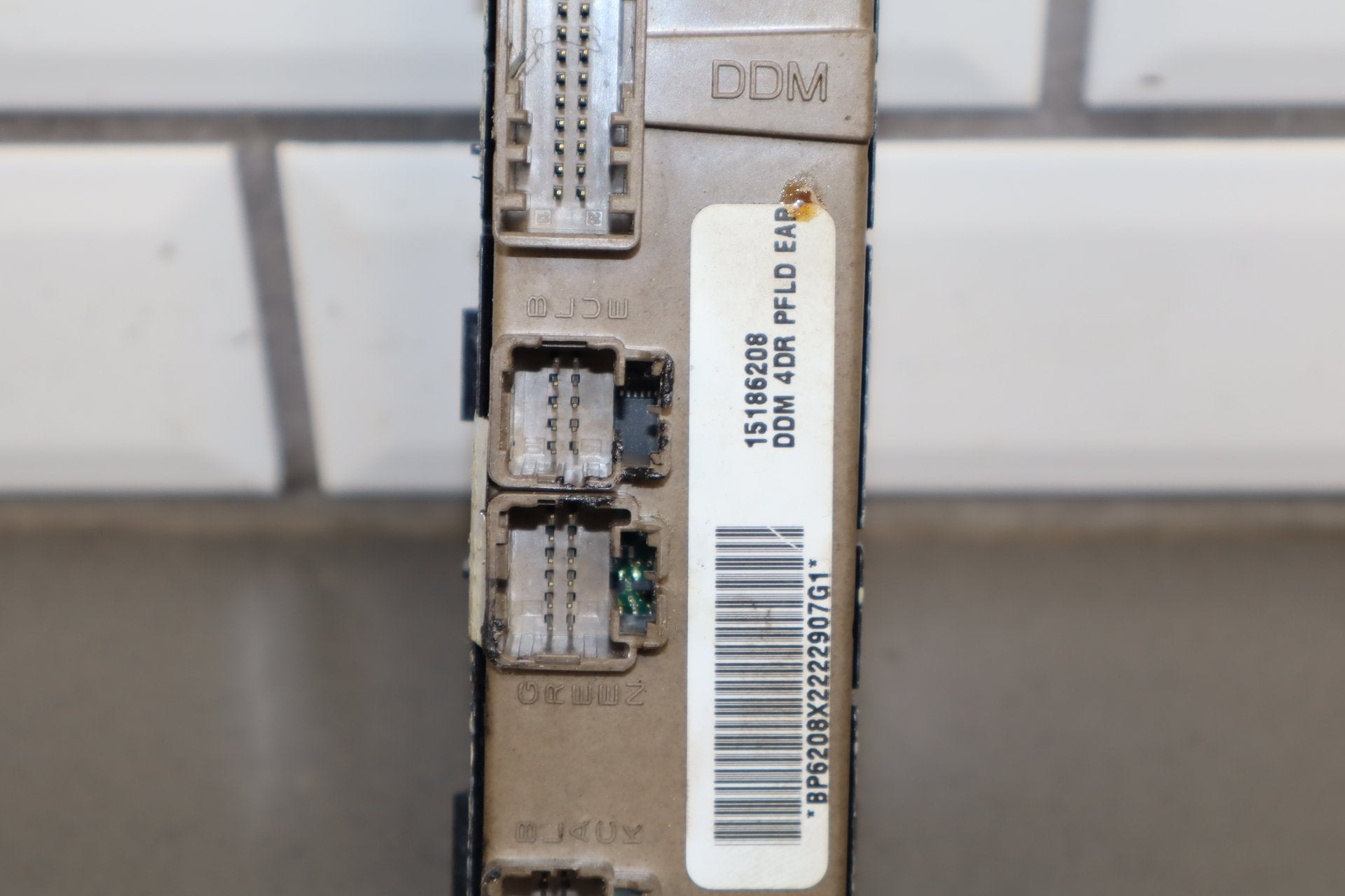 2003-2007 Hummer H2- Left Front Window Switch