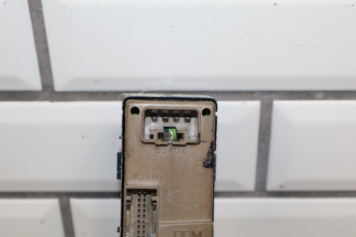 2003-2007 Hummer H2- Left Front Window Switch