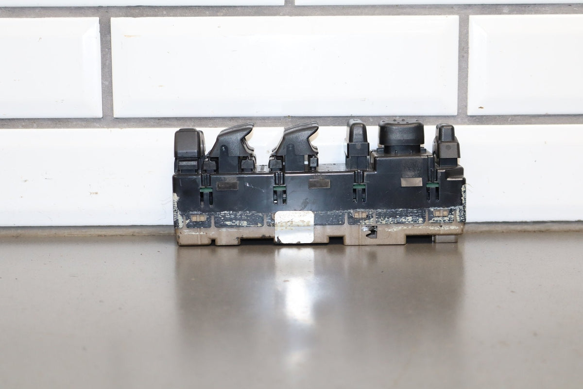 2003-2007 Hummer H2- Left Front Window Switch