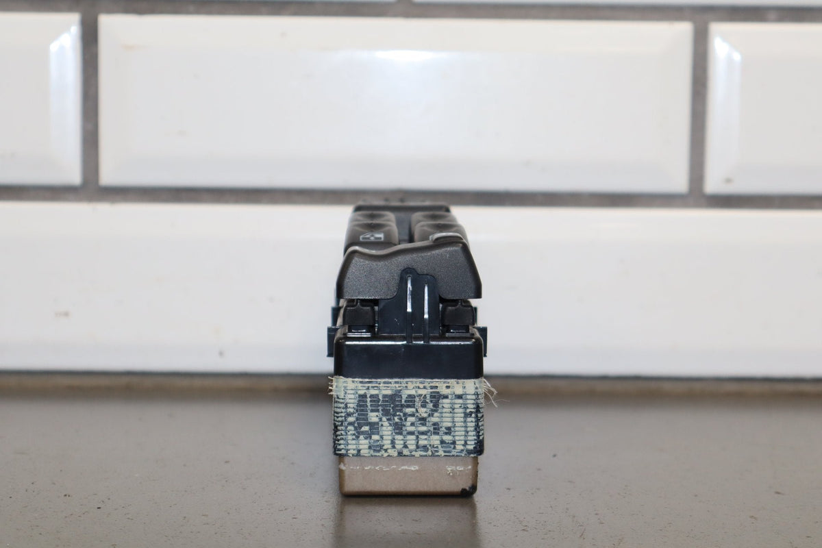 2003-2007 Hummer H2- Left Front Window Switch