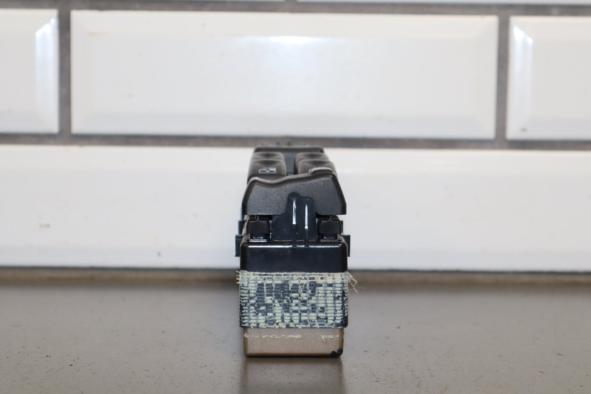 2003-2007 Hummer H2- Left Front Window Switch