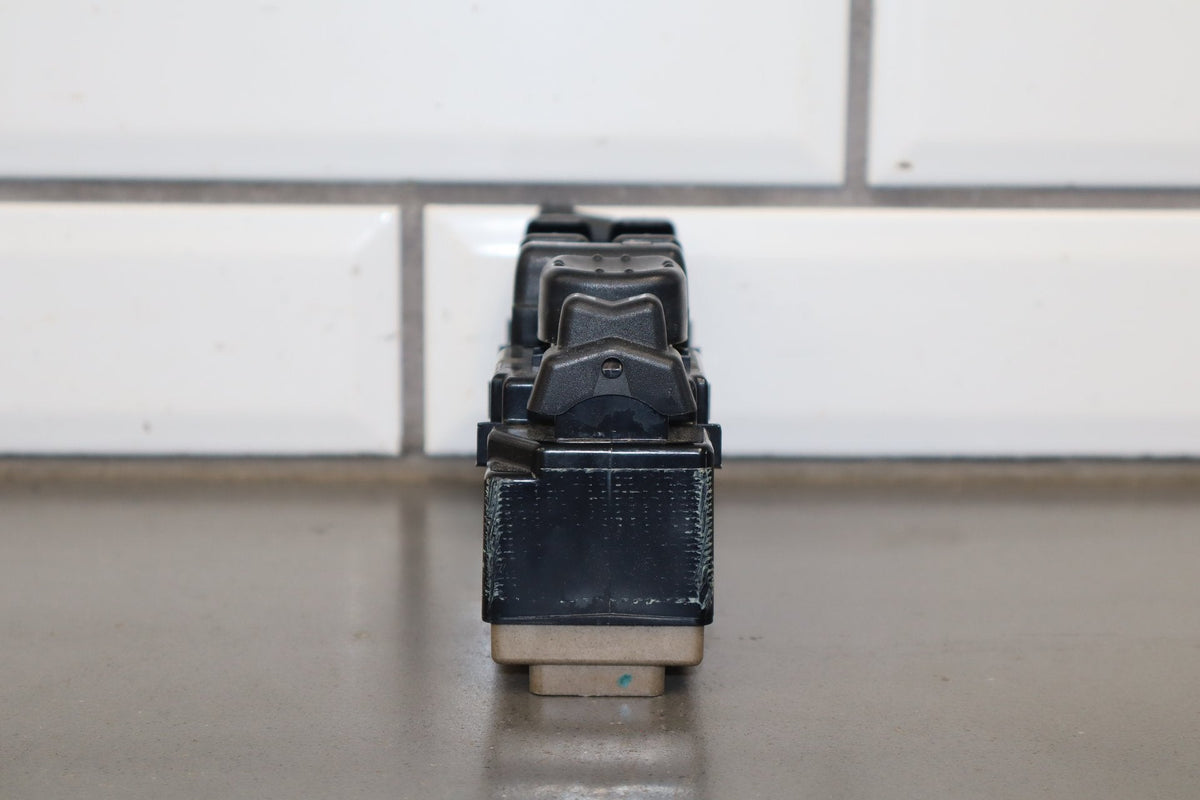 2003-2007 Hummer H2- Left Front Window Switch