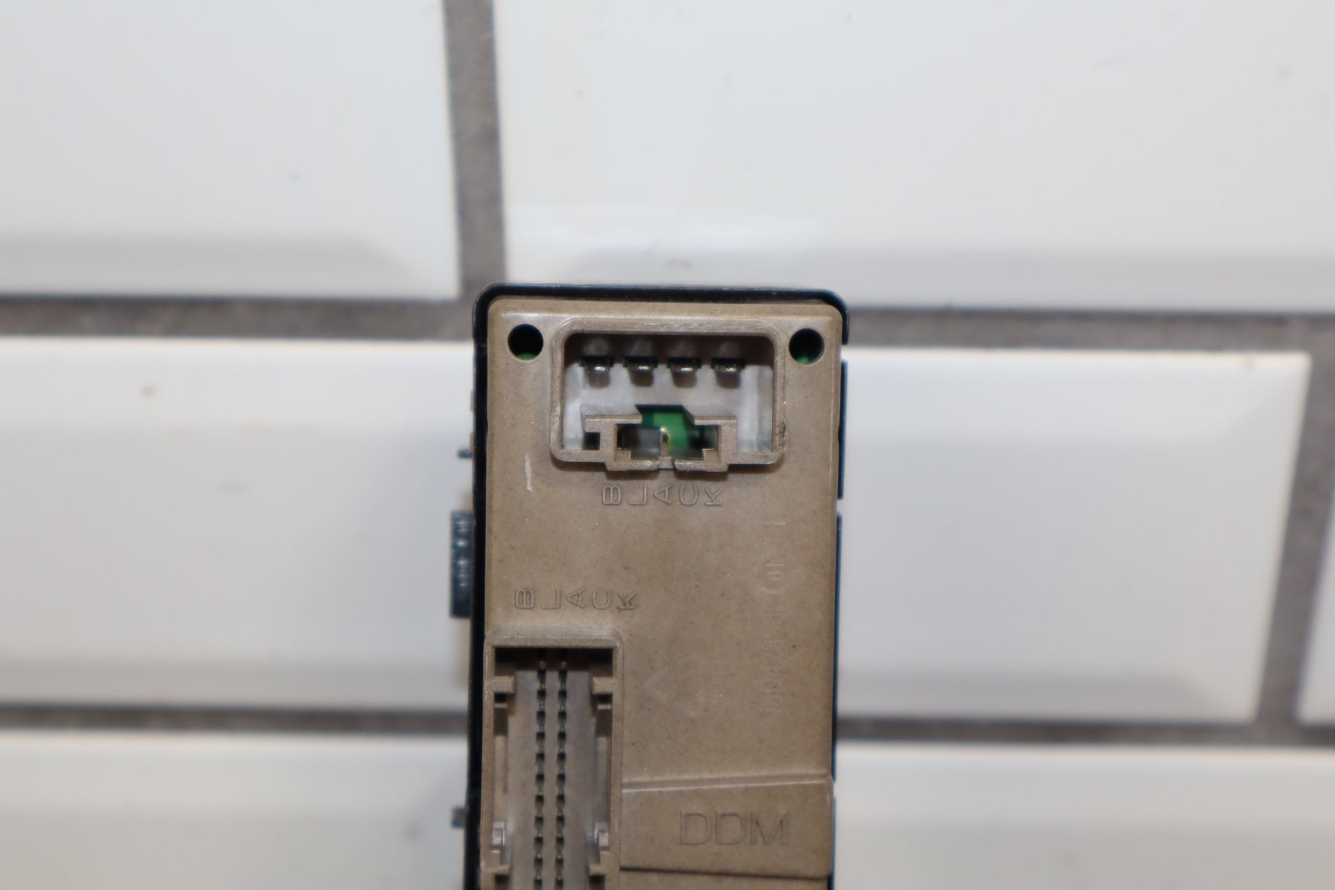 2003-2007 Hummer H2- Left Front Window Switch