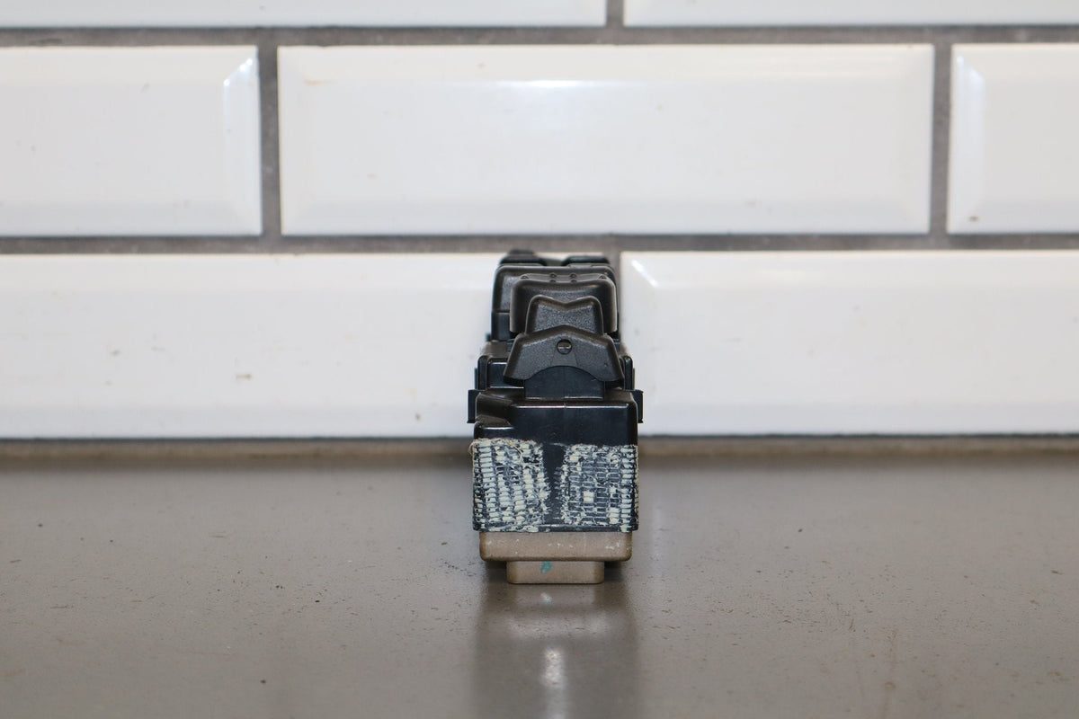 2003-2007 Hummer H2- Left Front Window Switch
