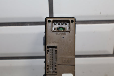 2003-2007 Hummer H2- Left Front Window Switch
