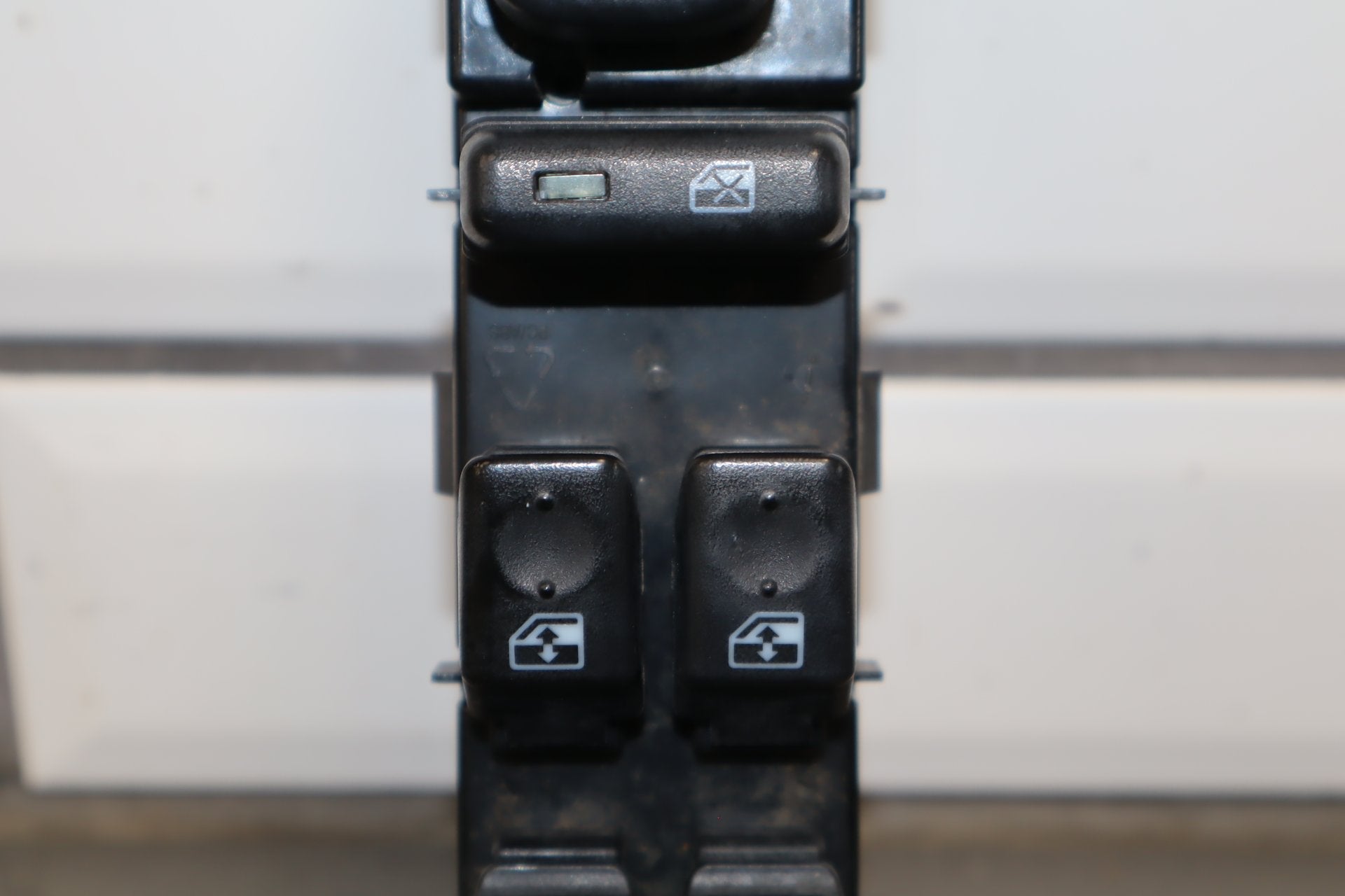 2003-2007 Hummer H2- Left Front Window Switch