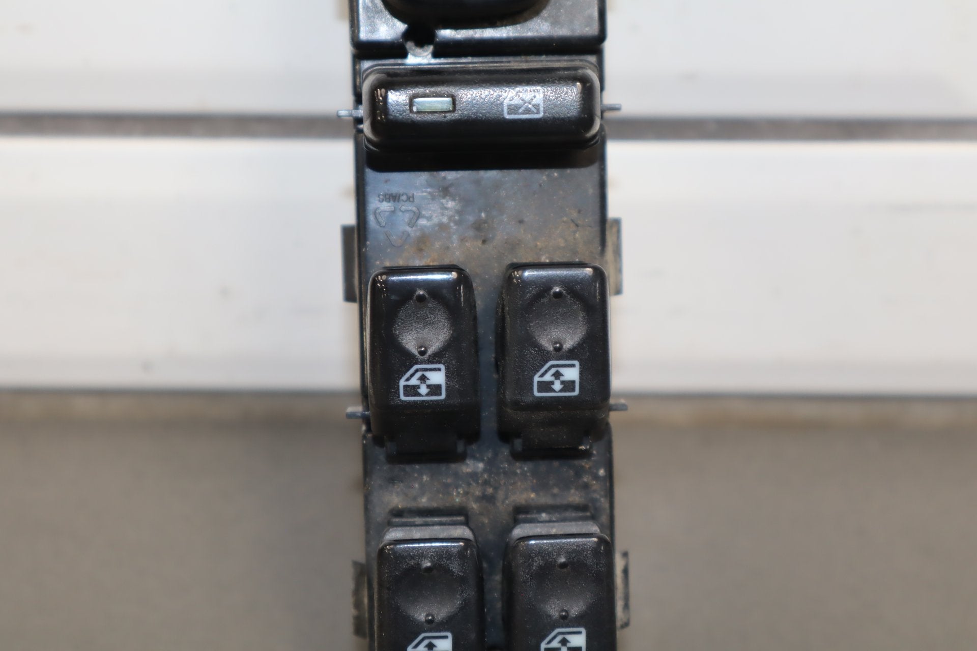 2003-2007 Hummer H2- Left Front Window Switch