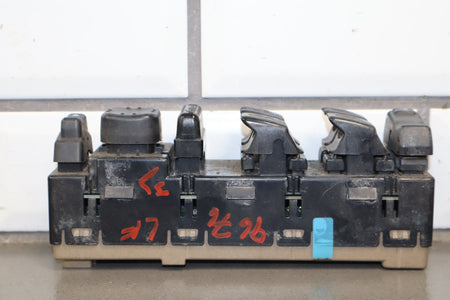 2003-2007 Hummer H2- Left Front Window Switch